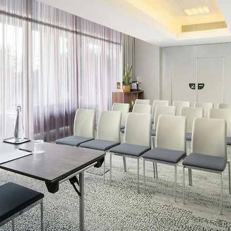 Готель Courtyard By Marriott Toulouse Airport Екстер'єр фото