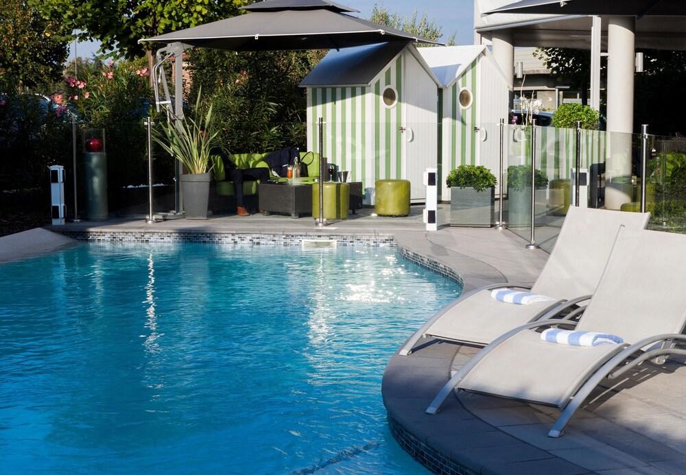 Готель Courtyard By Marriott Toulouse Airport Екстер'єр фото