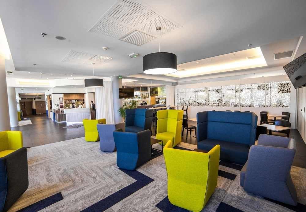 Готель Courtyard By Marriott Toulouse Airport Екстер'єр фото