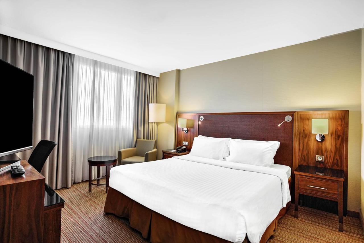 Готель Courtyard By Marriott Toulouse Airport Екстер'єр фото