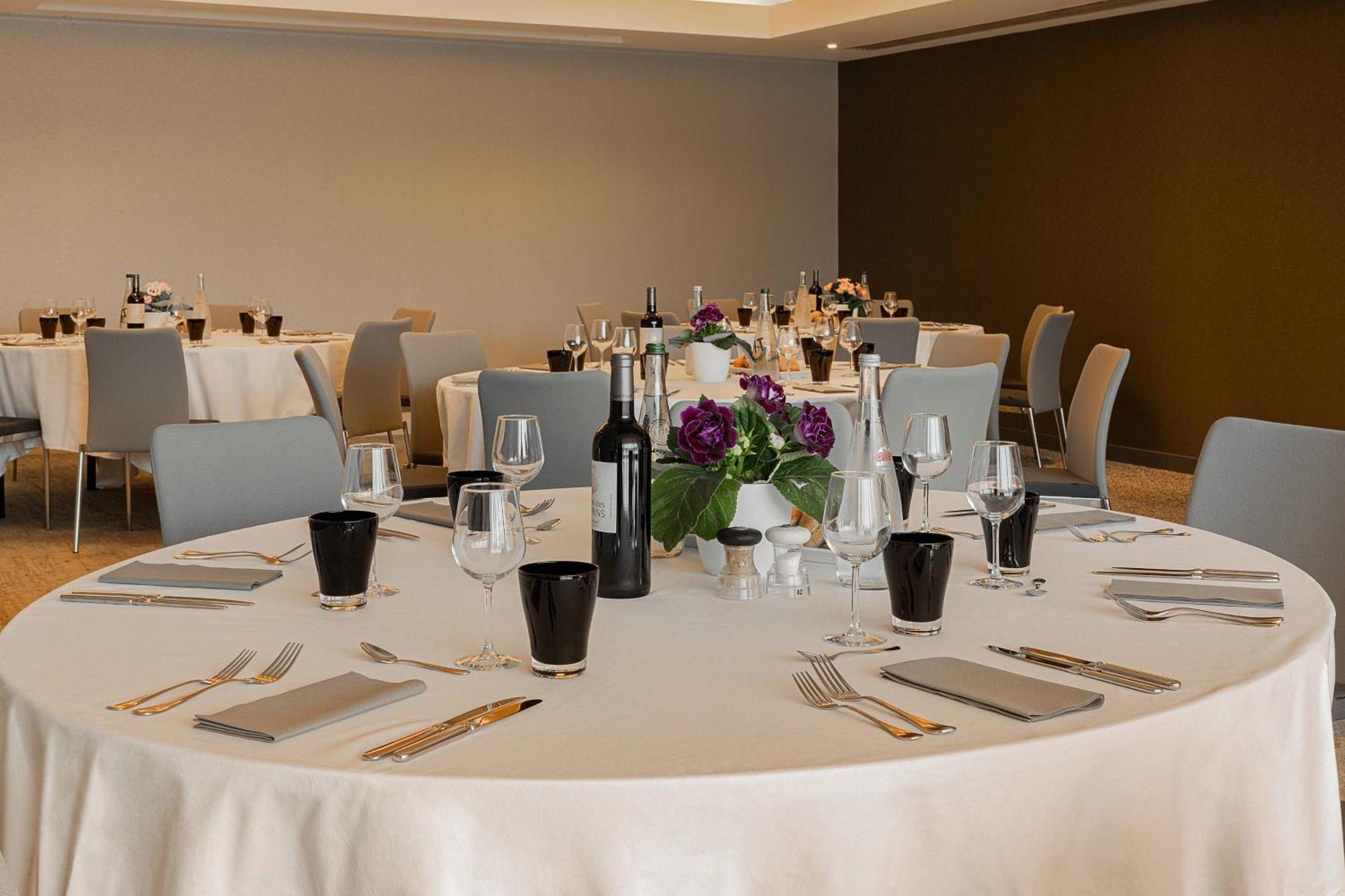 Готель Courtyard By Marriott Toulouse Airport Екстер'єр фото