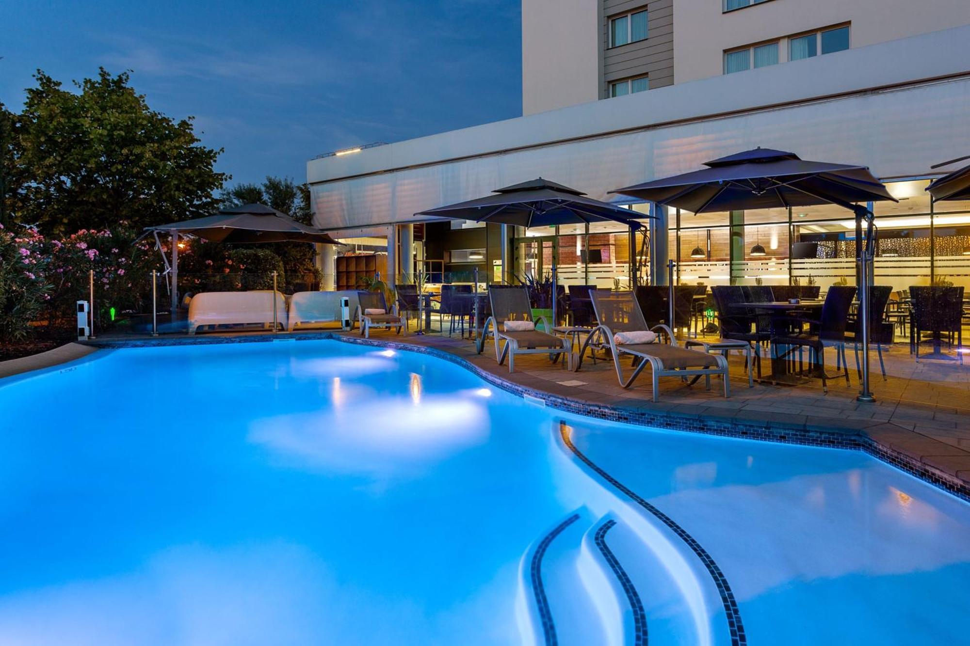 Готель Courtyard By Marriott Toulouse Airport Екстер'єр фото