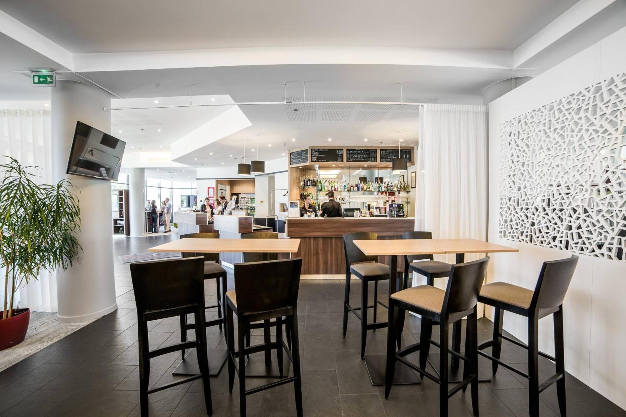 Готель Courtyard By Marriott Toulouse Airport Екстер'єр фото
