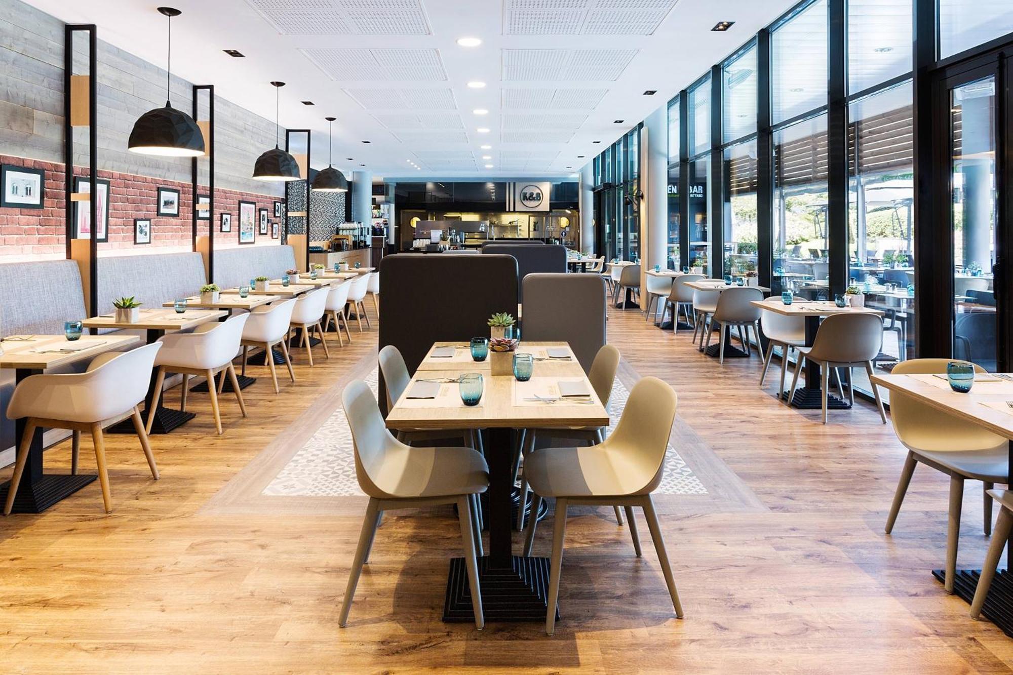 Готель Courtyard By Marriott Toulouse Airport Екстер'єр фото