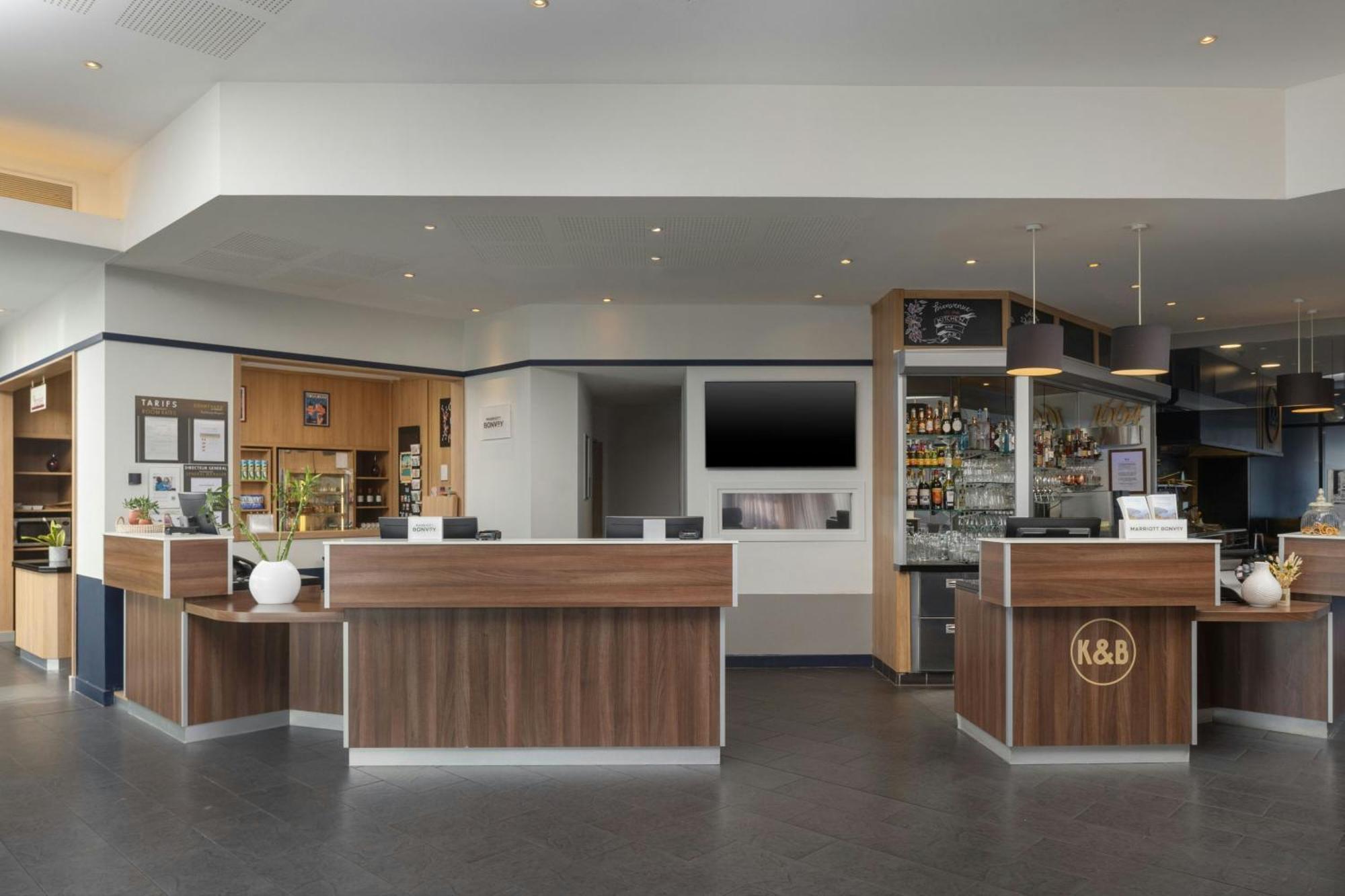 Готель Courtyard By Marriott Toulouse Airport Екстер'єр фото