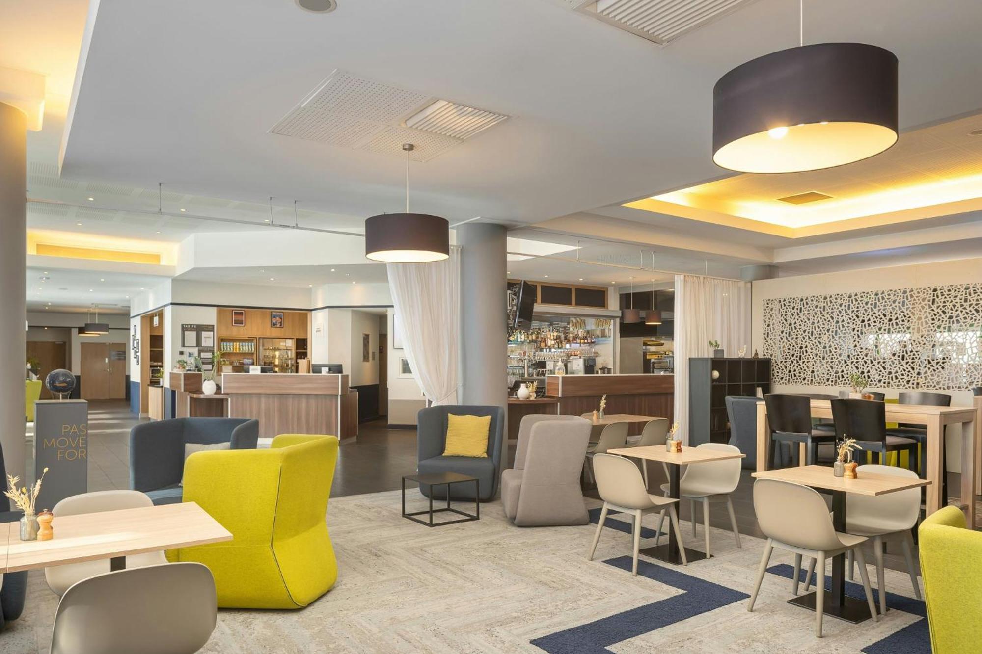 Готель Courtyard By Marriott Toulouse Airport Екстер'єр фото