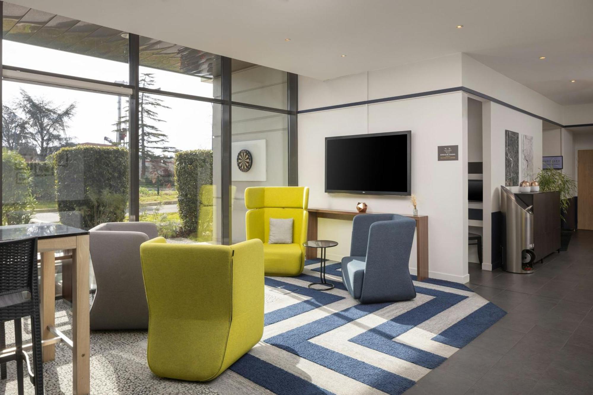Готель Courtyard By Marriott Toulouse Airport Екстер'єр фото