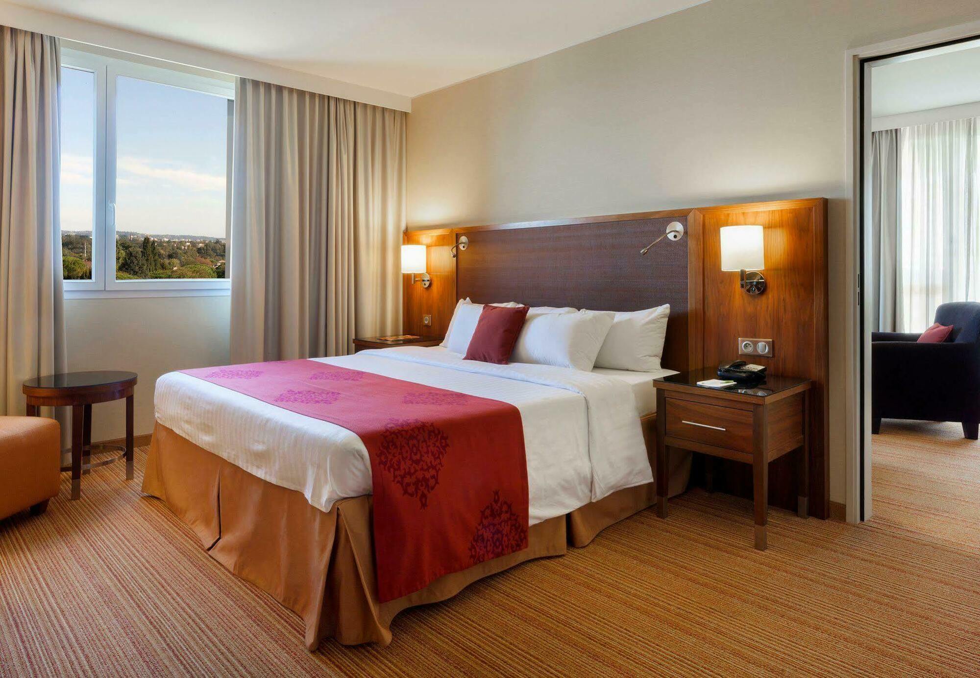 Готель Courtyard By Marriott Toulouse Airport Екстер'єр фото